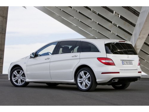 Характеристики автомобиля Mercedes-Benz R-Class R 300 AT (04.2010 - 04.2011): фото, вместимость, скорость, двигатель, топливо, масса, отзывы