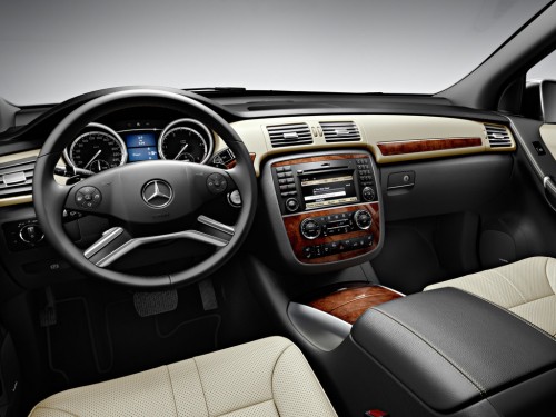 Характеристики автомобиля Mercedes-Benz R-Class R 350 BlueTEC L 4MATIC AT (04.2010 - 05.2013): фото, вместимость, скорость, двигатель, топливо, масса, отзывы