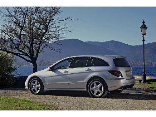 Характеристики автомобиля Mercedes-Benz R-Class R 350 CDI 4MATIC AT Grand Edition (05.2009 - 03.2010): фото, вместимость, скорость, двигатель, топливо, масса, отзывы