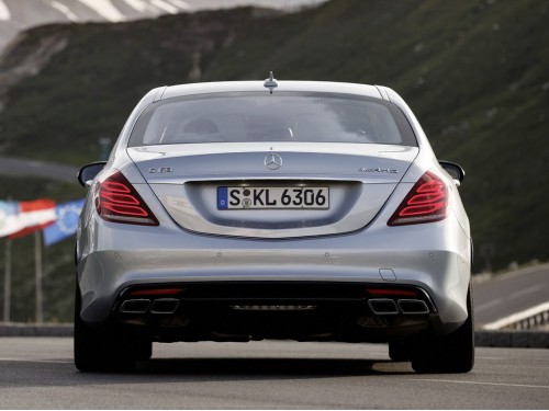 Характеристики автомобиля Mercedes-Benz S-Class S 300 BlueTEC HYBRID AT L (02.2014 - 04.2015): фото, вместимость, скорость, двигатель, топливо, масса, отзывы