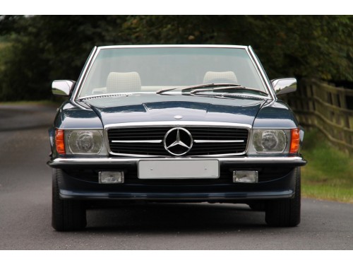 Характеристики автомобиля Mercedes-Benz SL-Class 500 SL AT (09.1985 - 08.1989): фото, вместимость, скорость, двигатель, топливо, масса, отзывы