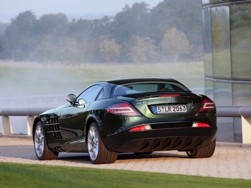 Характеристики автомобиля Mercedes-Benz SLR McLaren 5.4 SLK 722 Edition AT (07.2006 - 06.2008): фото, вместимость, скорость, двигатель, топливо, масса, отзывы