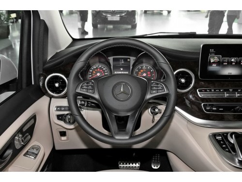 Характеристики автомобиля Mercedes-Benz V-Class V 260 Premium Edition (06.2017 - 06.2018): фото, вместимость, скорость, двигатель, топливо, масса, отзывы