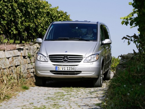 Характеристики автомобиля Mercedes-Benz Viano 2.2 CDI AT Ambiente Сверхдлинный (04.2003 - 02.2006): фото, вместимость, скорость, двигатель, топливо, масса, отзывы