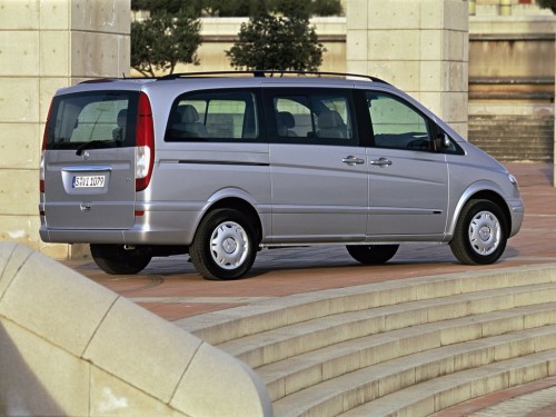 Характеристики автомобиля Mercedes-Benz Viano 2.0 CDI AT Trend Компактный (04.2003 - 02.2006): фото, вместимость, скорость, двигатель, топливо, масса, отзывы