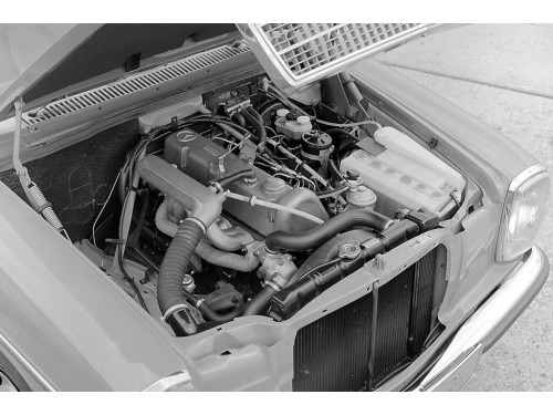 Характеристики автомобиля Mercedes-Benz W115 2.4D MT 240 D (09.1973 - 12.1976): фото, вместимость, скорость, двигатель, топливо, масса, отзывы