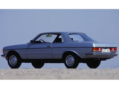 Характеристики автомобиля Mercedes-Benz W123 2.3 AT 230 CE (06.1983 - 08.1985): фото, вместимость, скорость, двигатель, топливо, масса, отзывы