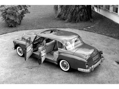 Характеристики автомобиля Mercedes-Benz W189 3.0 AT Sedan 300d LWB Special Edition (12.1960 - 02.1961): фото, вместимость, скорость, двигатель, топливо, масса, отзывы