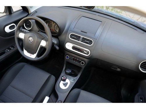 Характеристики автомобиля MG 3 1.3 MT Comfort (03.2011 - 09.2012): фото, вместимость, скорость, двигатель, топливо, масса, отзывы
