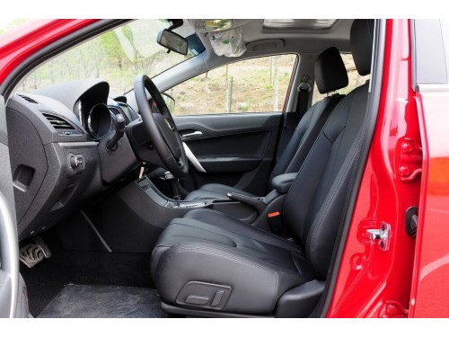 Характеристики автомобиля MG 5 1.5T AT Flagship (11.2013 - 09.2015): фото, вместимость, скорость, двигатель, топливо, масса, отзывы