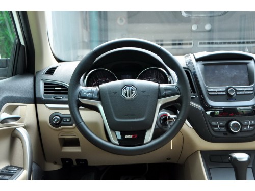 Характеристики автомобиля MG 5 1.5 AT Pilot (03.2012 - 09.2015): фото, вместимость, скорость, двигатель, топливо, масса, отзывы