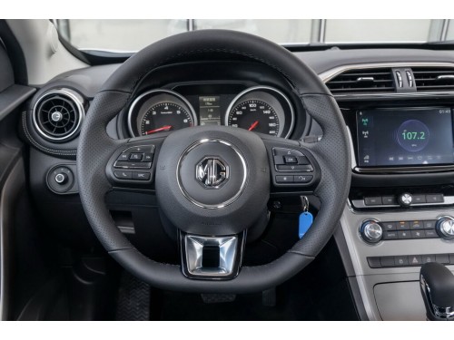 Характеристики автомобиля MG Rui Teng 1.5T DCT Premium 20T (12.2016 - 09.2018): фото, вместимость, скорость, двигатель, топливо, масса, отзывы
