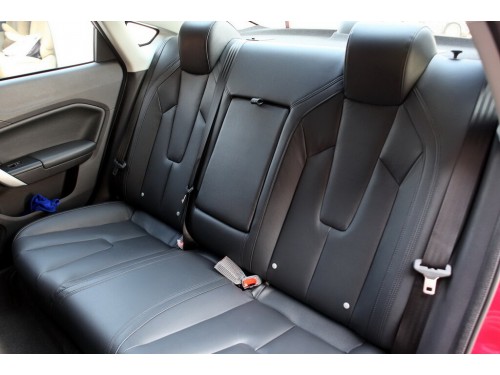 Характеристики автомобиля MG Sharp 1.5 MT Premium Luxury (06.2016 - 06.2018): фото, вместимость, скорость, двигатель, топливо, масса, отзывы