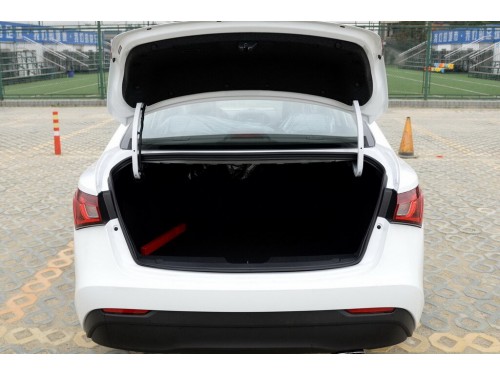 Характеристики автомобиля MG Sharp 1.4TGI DCT Flagship (11.2014 - 05.2016): фото, вместимость, скорость, двигатель, топливо, масса, отзывы