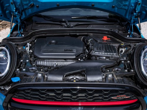 Характеристики автомобиля MINI Cabrio 1.5 SAT Cooper (01.2018 - 12.2020): фото, вместимость, скорость, двигатель, топливо, масса, отзывы