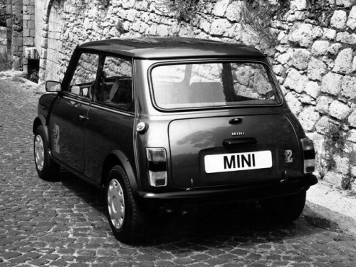 Характеристики автомобиля MINI Classic 1.0 MT City (09.1988 - 05.1992): фото, вместимость, скорость, двигатель, топливо, масса, отзывы