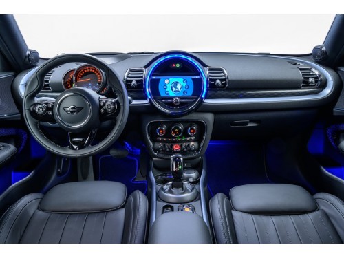 Характеристики автомобиля MINI Clubman 1.5 MT Cooper (05.2021 - 12.2022): фото, вместимость, скорость, двигатель, топливо, масса, отзывы