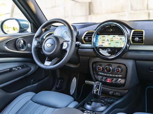 Характеристики автомобиля MINI Clubman 2.0 ALL4 AT Cooper S (04.2019 - 10.2020): фото, вместимость, скорость, двигатель, топливо, масса, отзывы