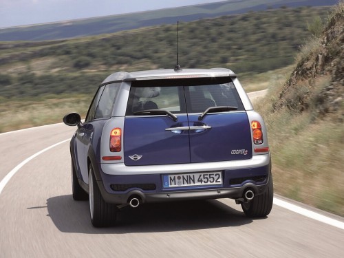 Характеристики автомобиля MINI Clubman 1.6 AТ Cooper D (04.2008 - 08.2010): фото, вместимость, скорость, двигатель, топливо, масса, отзывы