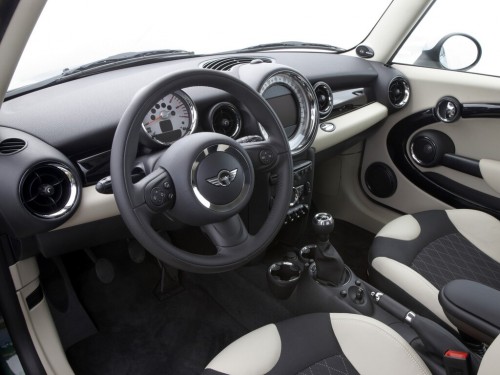Характеристики автомобиля MINI Clubman 1.6 MT John Cooper Works (08.2010 - 11.2014): фото, вместимость, скорость, двигатель, топливо, масса, отзывы