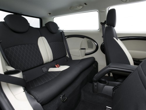 Характеристики автомобиля MINI Clubman 1.6 AT John Cooper Works (08.2010 - 11.2014): фото, вместимость, скорость, двигатель, топливо, масса, отзывы