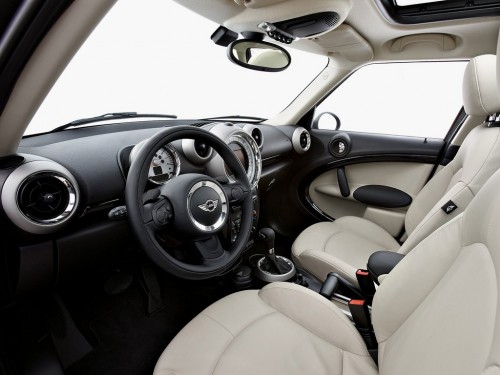 Характеристики автомобиля MINI Countryman 1.6 MT One (09.2010 - 04.2014): фото, вместимость, скорость, двигатель, топливо, масса, отзывы