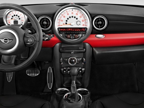 Характеристики автомобиля MINI Coupe Cooper S 1.6 MT (09.2011 - 09.2015): фото, вместимость, скорость, двигатель, топливо, масса, отзывы