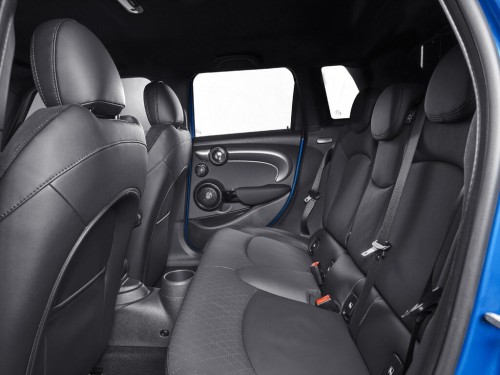 Характеристики автомобиля MINI Hatch 1.5 MT One First 5dr. (03.2021 - н.в.): фото, вместимость, скорость, двигатель, топливо, масса, отзывы