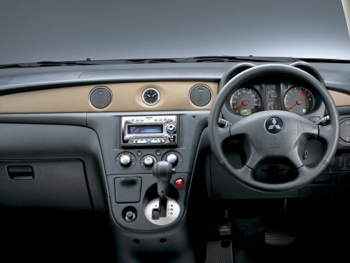 Характеристики автомобиля Mitsubishi Airtrek 2.4 24v-S (06.2002 - 09.2002): фото, вместимость, скорость, двигатель, топливо, масса, отзывы