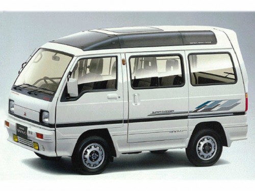Характеристики автомобиля Mitsubishi Bravo 550 CX super aero roof (01.1989 - 12.1990): фото, вместимость, скорость, двигатель, топливо, масса, отзывы