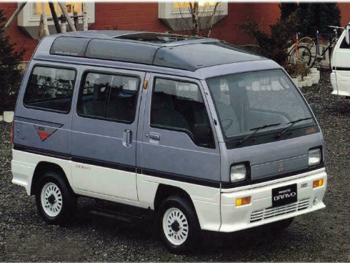 Характеристики автомобиля Mitsubishi Bravo 660 AX high roof (02.1990 - 12.1990): фото, вместимость, скорость, двигатель, топливо, масса, отзывы