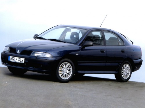 Характеристики автомобиля Mitsubishi Carisma 1.6 Classic+ EA3 (03.2003 - 03.2005): фото, вместимость, скорость, двигатель, топливо, масса, отзывы