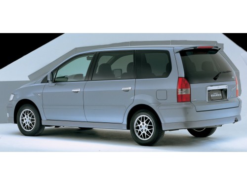 Характеристики автомобиля Mitsubishi Chariot Grandis 2.4 Exceed 6 seater (10.2001 - 04.2002): фото, вместимость, скорость, двигатель, топливо, масса, отзывы