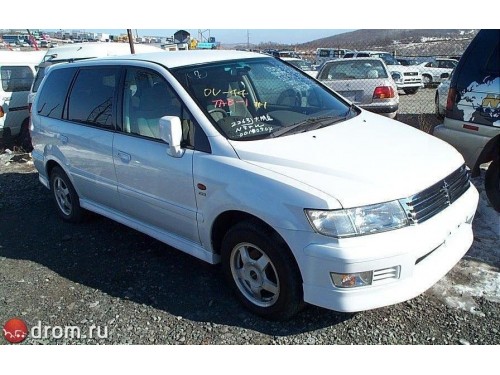 Характеристики автомобиля Mitsubishi Chariot Grandis 2.4 Exceed 6 seater (02.1998 - 01.1999): фото, вместимость, скорость, двигатель, топливо, масса, отзывы