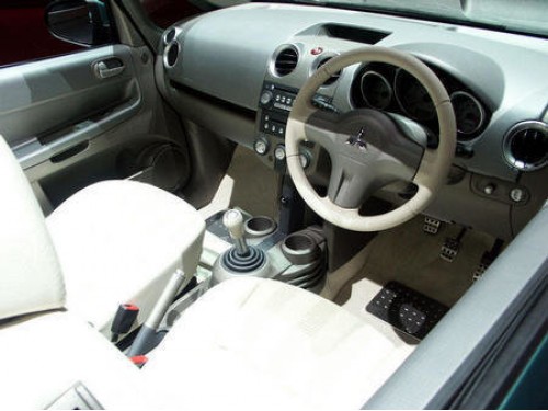 Характеристики автомобиля Mitsubishi Colt Plus 1.5 M CD (11.2006 - 10.2007): фото, вместимость, скорость, двигатель, топливо, масса, отзывы