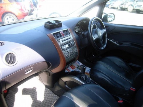 Характеристики автомобиля Mitsubishi Colt Plus 1.5 relax edition CD (11.2005 - 04.2006): фото, вместимость, скорость, двигатель, топливо, масса, отзывы