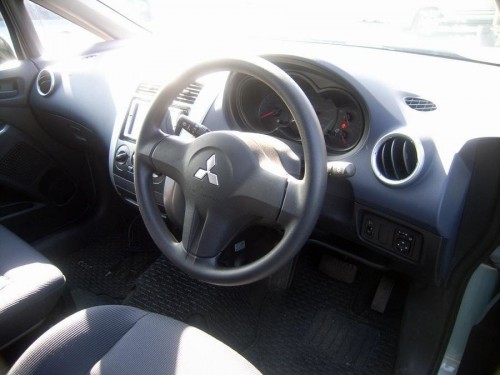Характеристики автомобиля Mitsubishi Colt Plus 1.5 relax edition CD (11.2005 - 04.2006): фото, вместимость, скорость, двигатель, топливо, масса, отзывы