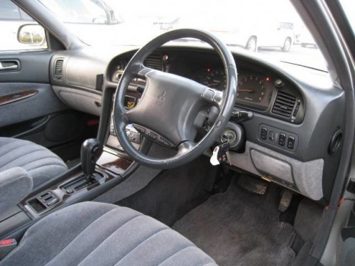 Характеристики автомобиля Mitsubishi Debonair 3.5 Executive III (10.1994 - 09.1995): фото, вместимость, скорость, двигатель, топливо, масса, отзывы