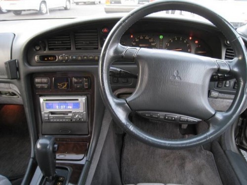 Характеристики автомобиля Mitsubishi Debonair 3.0 executive I LPG (10.1995 - 10.1999): фото, вместимость, скорость, двигатель, топливо, масса, отзывы