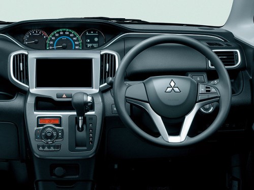 Характеристики автомобиля Mitsubishi Delica D:2 1.2 Hybrid MZ Navi Package 4WD (12.2015 - 07.2018): фото, вместимость, скорость, двигатель, топливо, масса, отзывы
