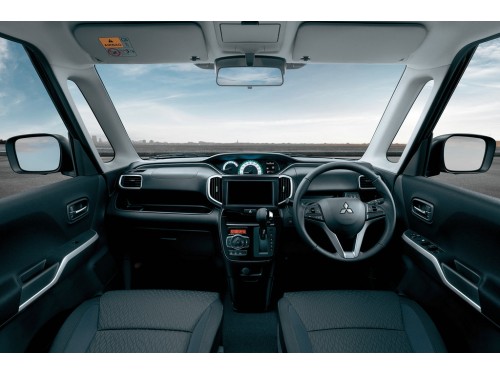 Характеристики автомобиля Mitsubishi Delica D:2 1.2 Hybrid MZ (12.2015 - 07.2018): фото, вместимость, скорость, двигатель, топливо, масса, отзывы