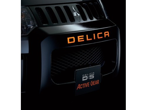 Характеристики автомобиля Mitsubishi Delica D:5 2.0 G NAVI package (7 Seater) (01.2010 - 05.2010): фото, вместимость, скорость, двигатель, топливо, масса, отзывы