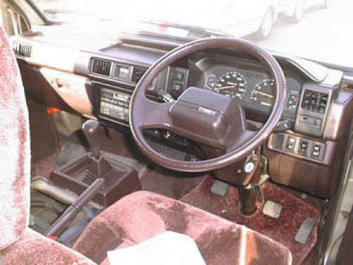 Характеристики автомобиля Mitsubishi Delica 2.4 Exceed crystal lite roof (08.1989 - 07.1990): фото, вместимость, скорость, двигатель, топливо, масса, отзывы