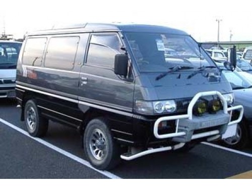 Характеристики автомобиля Mitsubishi Delica 2.0 GLX crystal lite roof (08.1990 - 07.1992): фото, вместимость, скорость, двигатель, топливо, масса, отзывы