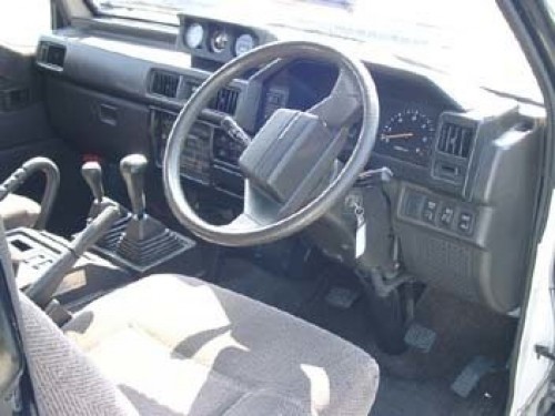 Характеристики автомобиля Mitsubishi Delica 2.4 GLX aero roof (08.1990 - 07.1992): фото, вместимость, скорость, двигатель, топливо, масса, отзывы