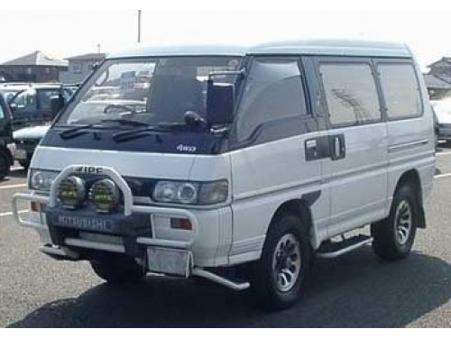 Характеристики автомобиля Mitsubishi Delica 2.0 GLX crystal lite roof (08.1990 - 07.1992): фото, вместимость, скорость, двигатель, топливо, масса, отзывы