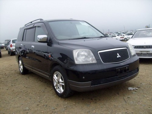 Характеристики автомобиля Mitsubishi Dion 2.0 color package (01.2001 - 08.2001): фото, вместимость, скорость, двигатель, топливо, масса, отзывы