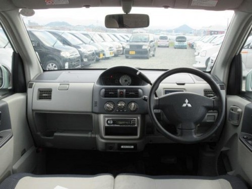 Характеристики автомобиля Mitsubishi eK Active 660 VT (12.2004 - 11.2005): фото, вместимость, скорость, двигатель, топливо, масса, отзывы