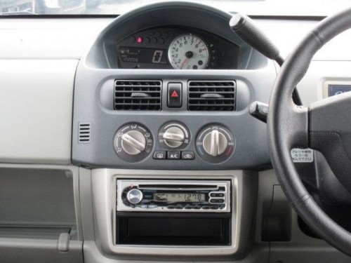 Характеристики автомобиля Mitsubishi eK Active 660 VT (12.2005 - 08.2006): фото, вместимость, скорость, двигатель, топливо, масса, отзывы