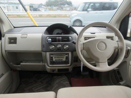 Характеристики автомобиля Mitsubishi eK classy 660 L (08.2003 - 04.2004): фото, вместимость, скорость, двигатель, топливо, масса, отзывы